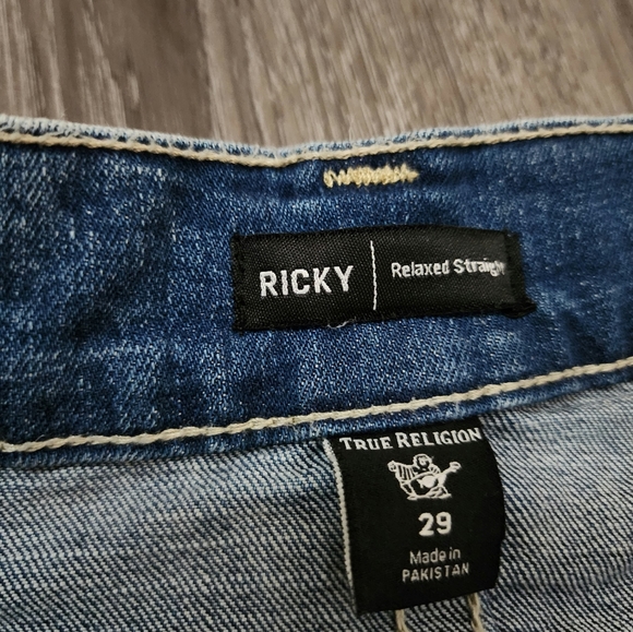 True Religion Ricky Relaxed Straight Cut-Off Denim Short - Picture 4 of 7